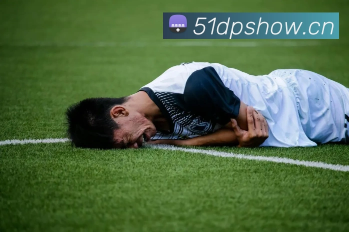 英如镝冬奥首秀：中国冰球新星闪耀国际赛场